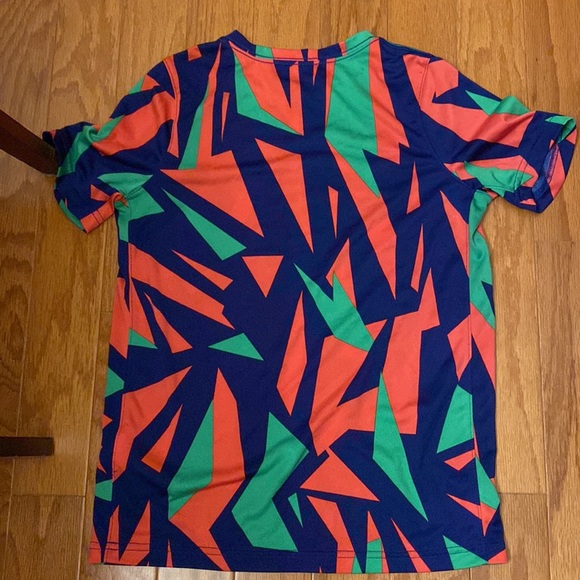 Nike brightly colored dri fit tee sz M - Picture 3 of 3